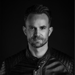  徐查清荣膺“龙湾杯”全国木雕大赛桂冠