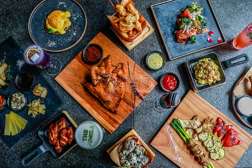 A股收评 | 三大利好推动市场!沪指稳守3600点 海南自贸区概念热潮涌动