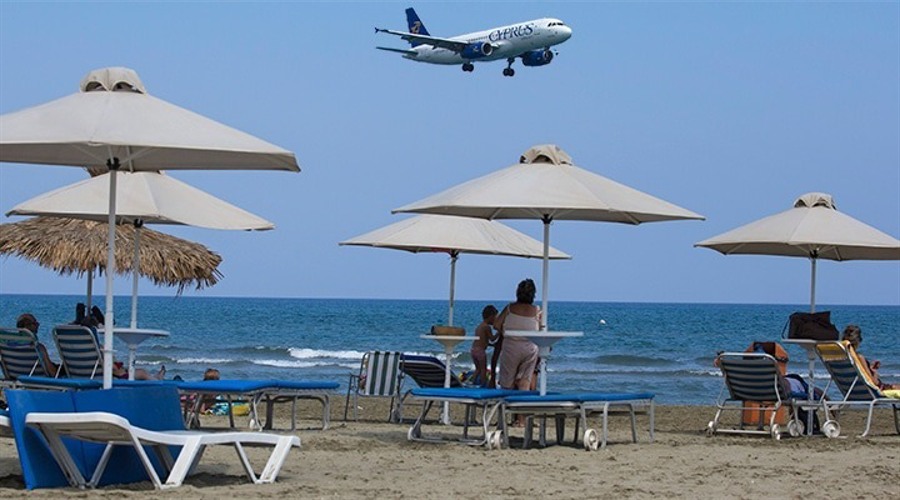 隔夜美股 | 三大指数全线下跌 Figma(FIG.US)首日IPO涨幅达250%