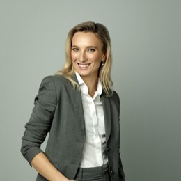 银行落马副行长出狱后拍视频,作品被下架