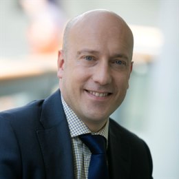  独立候选人纳夫罗茨基赢得波兰总统选举